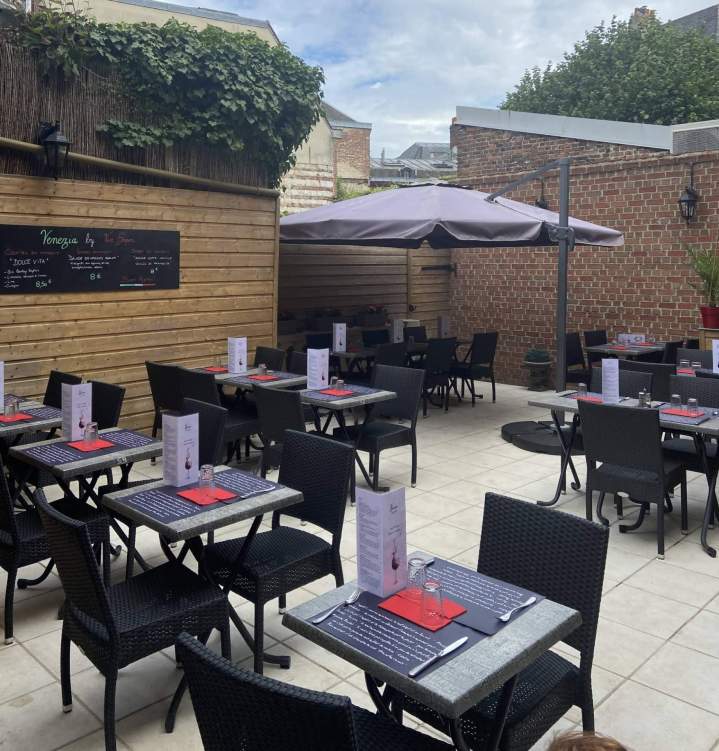 Un repas en plein air dans un cadre agréable