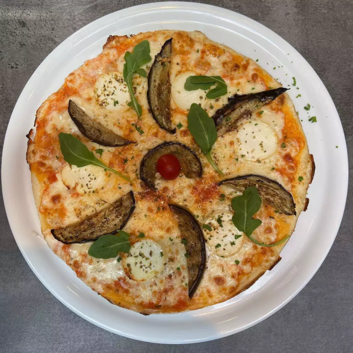 Des pizzas savoureuses à la pâte croustillante